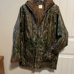 REALTREE men’s rain jacket.